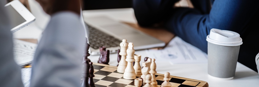 business people playing chess-corporate development-aumentoo